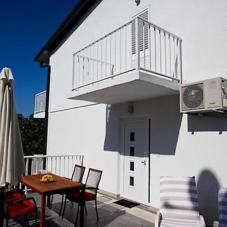 Kalaba - Dalma Ii Apartman Podaca
